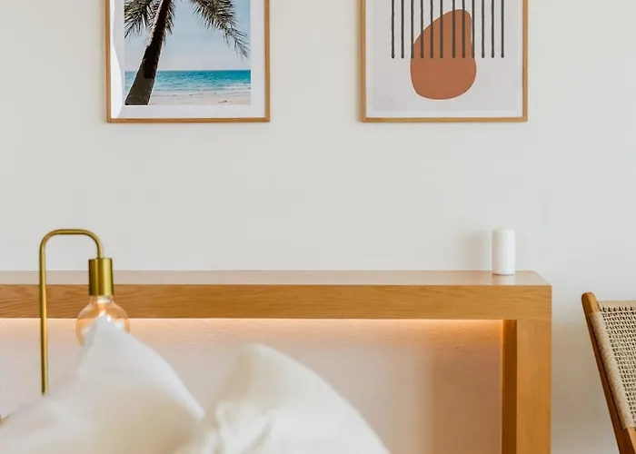 Live By The Sea - Luxury King Size Bed - Wifi Apartment *