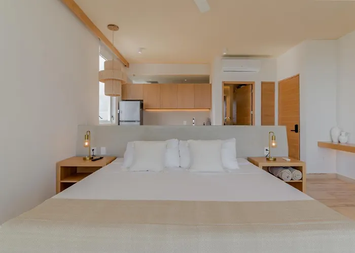 Live By The Sea - Luxury King Size Bed - Wifi